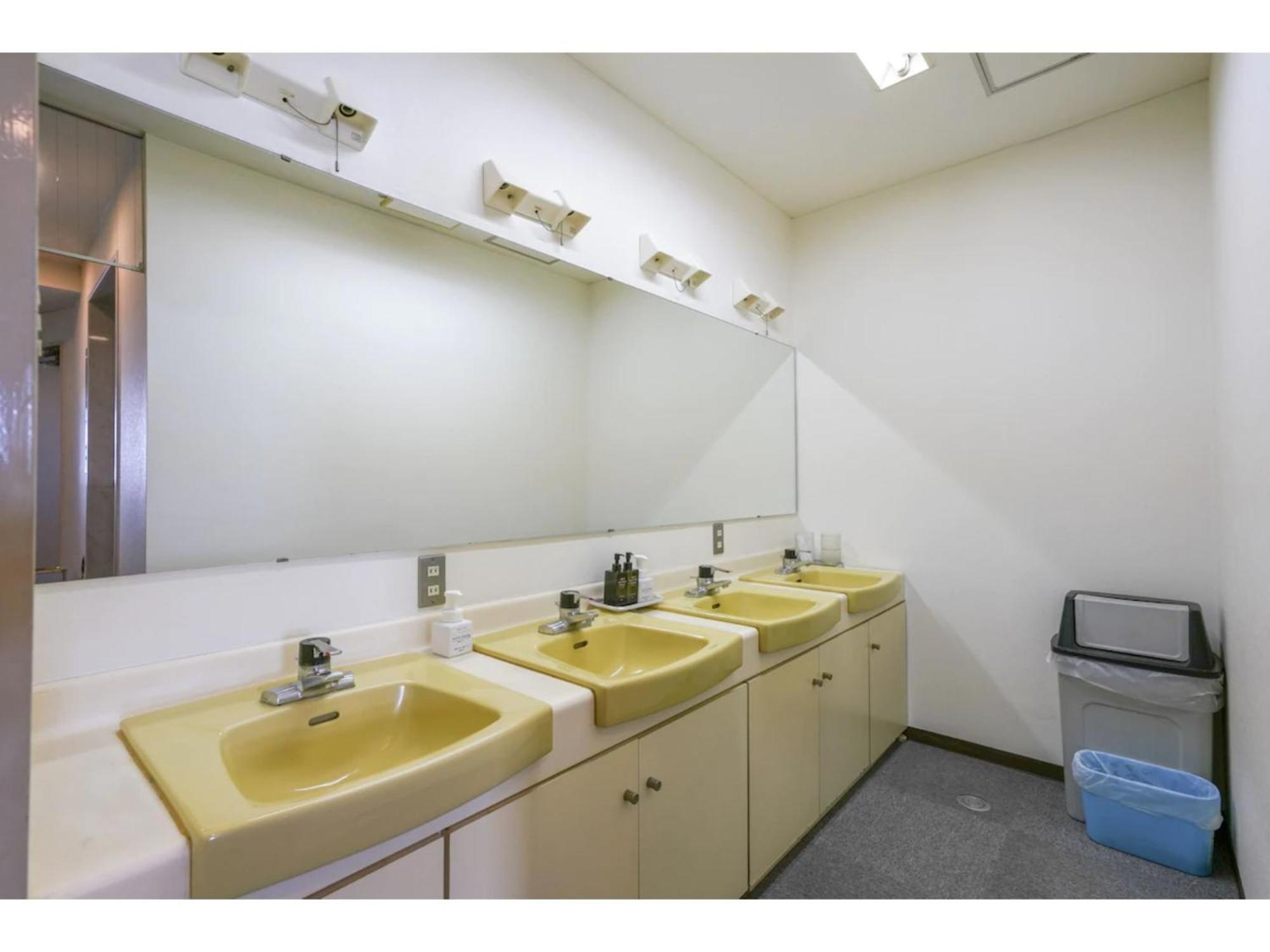 Male Only Capsule Inn Hamamatsucho - Vacation Stay 68799V Tokio Zewnętrze zdjęcie