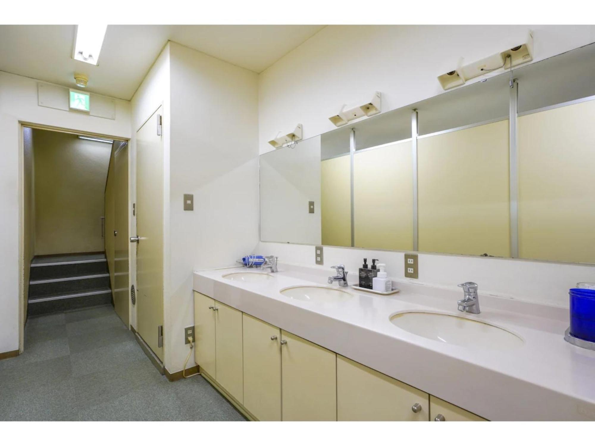 Male Only Capsule Inn Hamamatsucho - Vacation Stay 68799V Tokio Zewnętrze zdjęcie