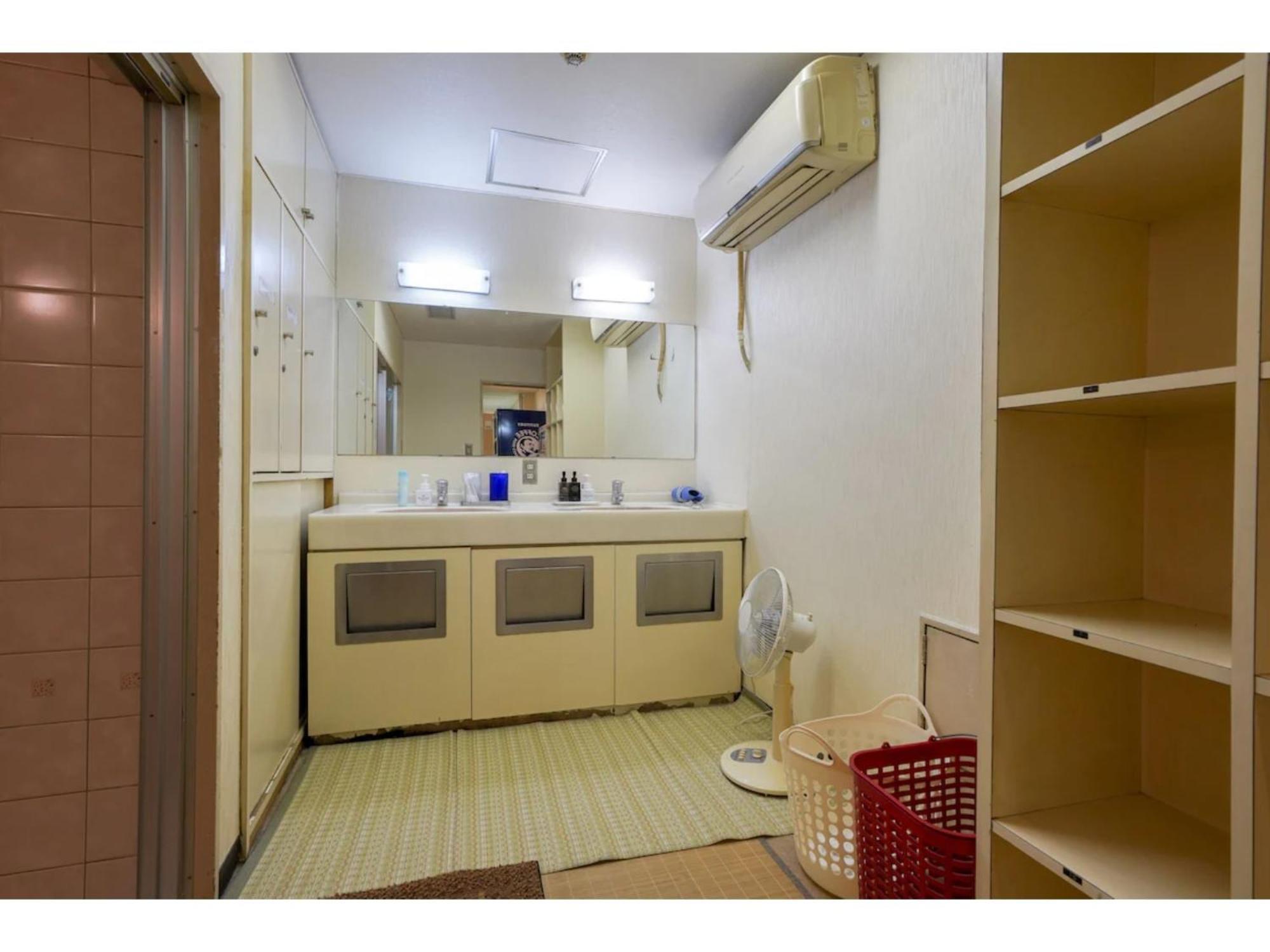 Male Only Capsule Inn Hamamatsucho - Vacation Stay 68799V Tokio Zewnętrze zdjęcie